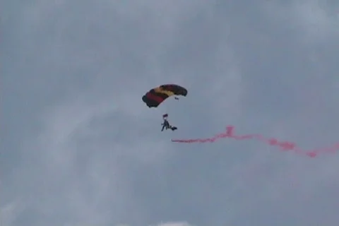 Parachute1 Video stock 107754