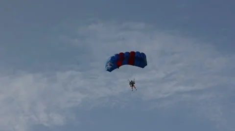 Parachuter fall from the sky 動画素材 51105663