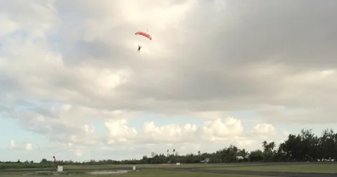 Parachuters Land On Ground 2 스톡 동영상 79737183