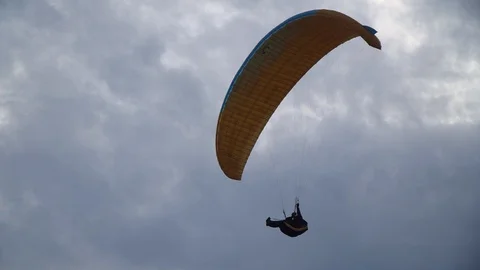 Parachutes 库存影片 129205671