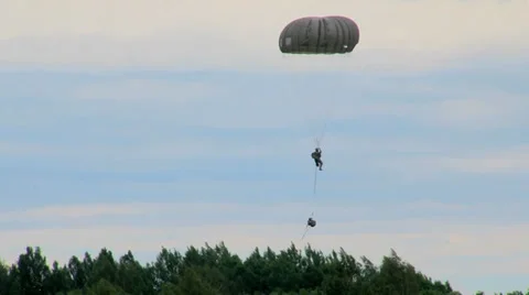 Parachuting out of a C-130 Hercules transport aircraft Stockbeeldmateriaal 39715344
