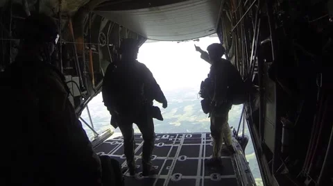 Parachuting Tandem Tethered Training Stockbeeldmateriaal 42177026