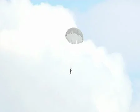 Parachutist Видео 10728097