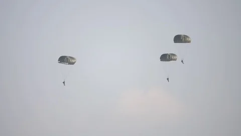 Parachutists Video stock 104048746