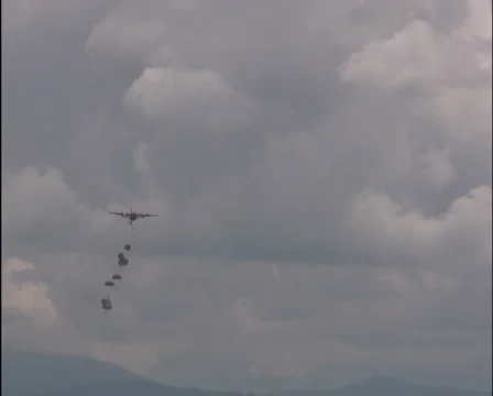 Parachutists - nat.sound Video stock 1058511