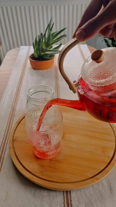 PARACITY Elegance: Red Tea Ritual Vídeo Stock 339273880