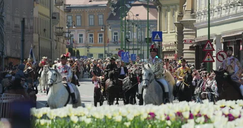 The parade of "Junii Brasoveni" 스톡 동영상 333937304