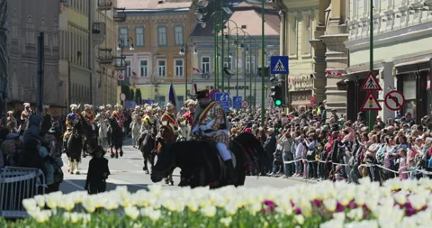 The parade of "Junii Brasovului" Video stock 333937098