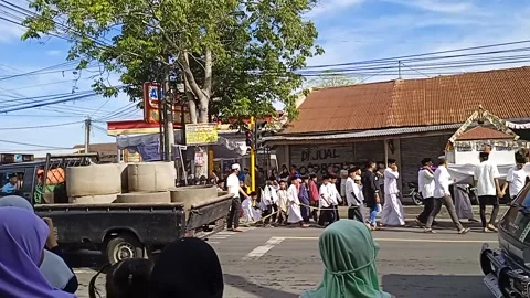 Parade to welcome the birthday of the prophet muhammad saw Stock Footage 218409123