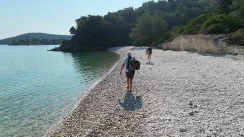 Paradise found, slo-mo of couple walking along Tsitsimida beach, Ithaka Vídeo Stock 345175239