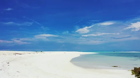 Paradise white sandy beach under bright heaven with beautiful clouds Vidéo 120003875