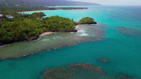 Paradisiac emerald ocean waters, Las Terrenas, Dominican Republic. Aerial Vídeo Stock 163191902