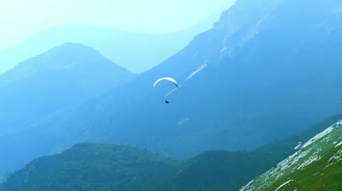 Paraglading Stock-Footage 67170998