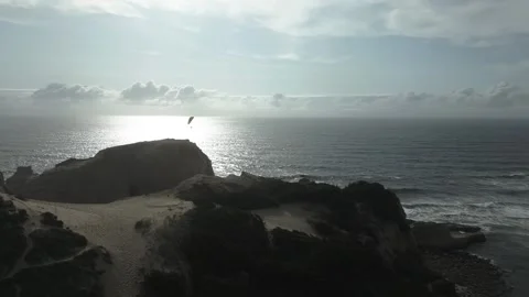 Paraglide above Cape Kiwanda Sand Dune, Pacific City Beach, Oregon, USA Vídeo Stock 273783353