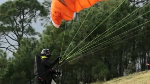 Paraglide taking off 動画素材 10571087