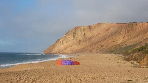 Paraglider Building a Wall Video stock 104872562