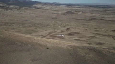 Paraglider In Flight Over Desert Landscape Near Flagstaff In Arizona, USA. Stock Footage 286085448