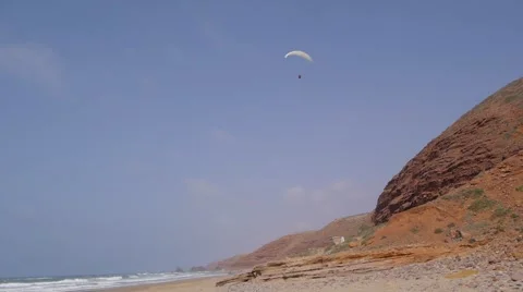 Paraglider fly above beach Видео 61693110