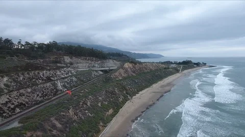 Paraglider flyes to the beach 스톡 동영상 98505836