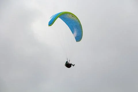 Paraglider in front of clouds 3 Foto stock