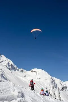 Paraglider in the mountains Foto stock