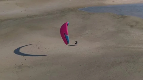 Paraglider Preparing for Takeoff on Sandy Beach – Aerial View Видео 336011278