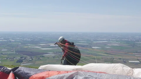 Paraglider set his canopy Stock Footage 88443814