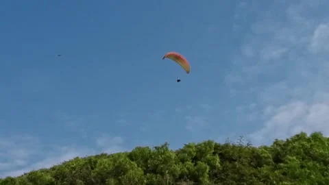 Paraglider In The Sky On Beach Mountains Vidéo 300539743