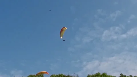 Paraglider In The Sky On Beach Mountains Vidéo 300539746