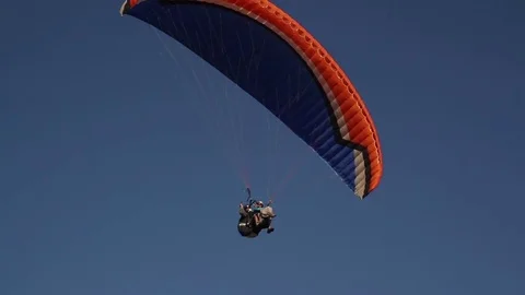 Paraglider soaring in the blue sky Video stock 72783202