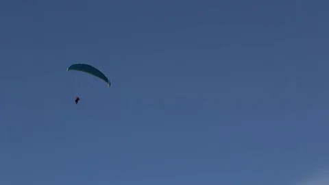 Paraglider soaring in the sky Video stock 74536015
