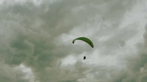 Paragliders against the background of clouds in the sky Video stock 81030694