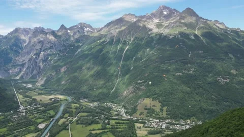 Paragliders floating above Eau d'Olle valley in Alpe d' Huez, French Alps Video stock 221886411
