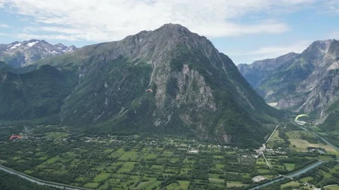 Paragliders floating above Eau d'Olle valley in Alpe d' Huez, French Alps Video stock 221886455