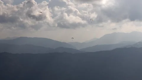Paragliders sky gliders over mountains and valleys, Nepal Video stock 299322012