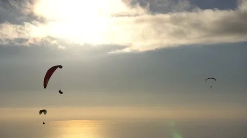 Paragliders with sunset Video stock 171804669