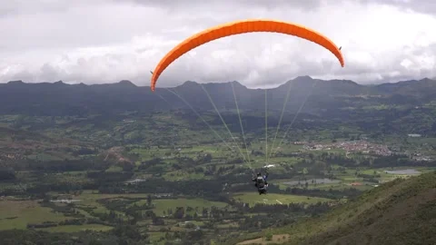Paragliding 01 Horizontal Video stock 209582804