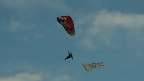 Paragliding in the air 16 Vídeo Stock 321232693