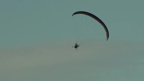 Paragliding in the air 20 Video stock 321232923