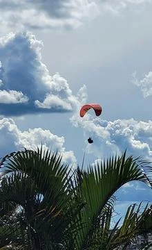 Paragliding in the Clouds Stock-Fotos