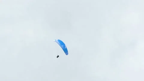 Paragliding in a cloudy sky over Chamonix 스톡 동영상 158821009