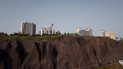Paragliding on the Coastline of Lima Peru 動画素材 129290906