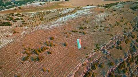 Paragliding in the Countryside Stock-Footage 201612036