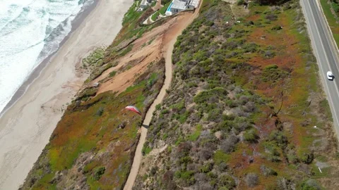 Paragliding flight in Cachagua beach, on the side of a road in the region Video stock 260866289