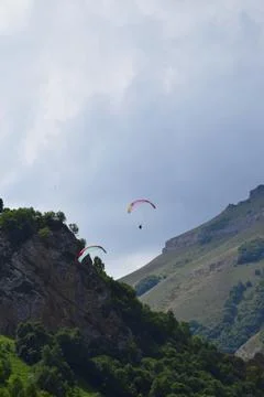 Paragliding flight in the Chegem Gorge Fotos de archivo