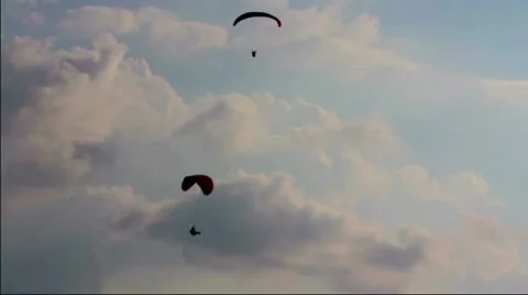 Paragliding flying and clouds Video stock 10086798
