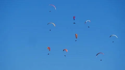 Paragliding flying in the blue sky Видео 115829338