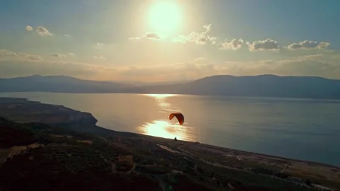 Paragliding Vídeos de archivo 310751857