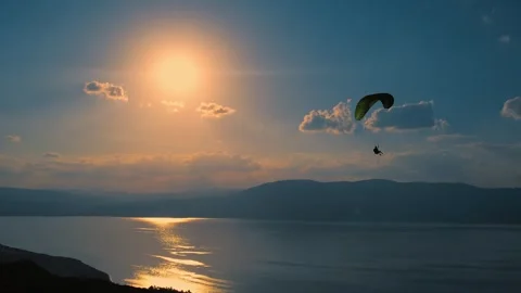 Paragliding Vídeos de archivo 310751902