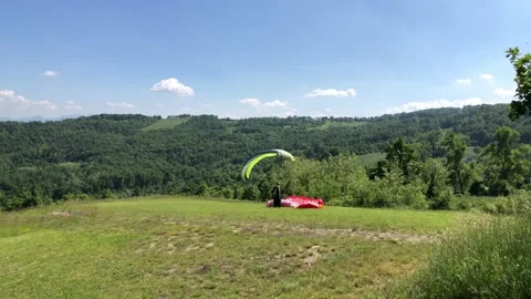 Paragliding landing Video stock 132166071